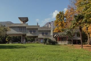 A Brutalist Burempoth left abandoned by decades return to life for $ 10200