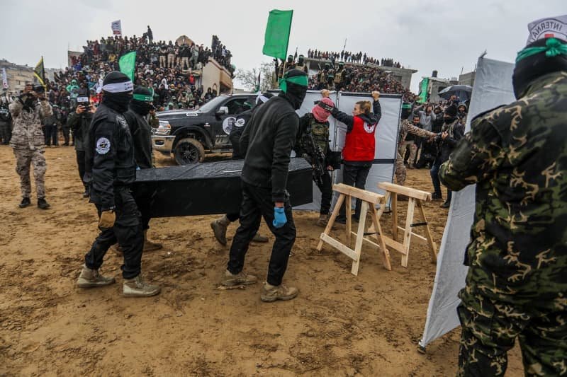 Hamas says she made the body of Shiri Bibni to the Red Cross