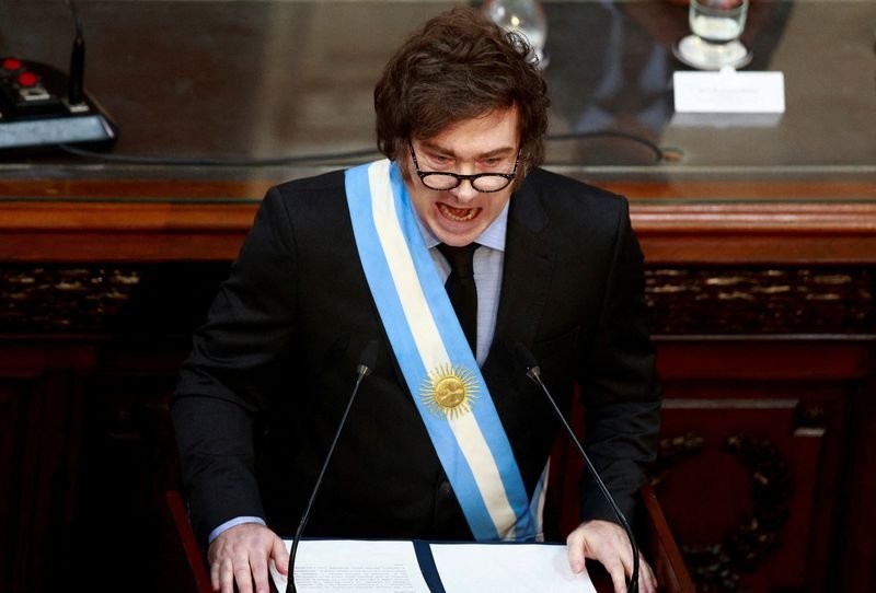 Argentina unions to hit with min the 10th April