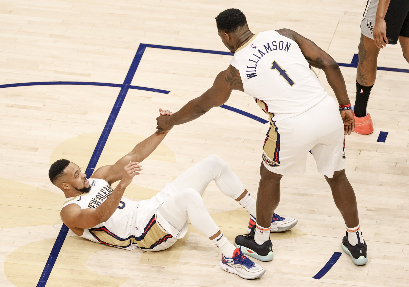 Pelicans' ion williamson, cj mccollum gulded for the season