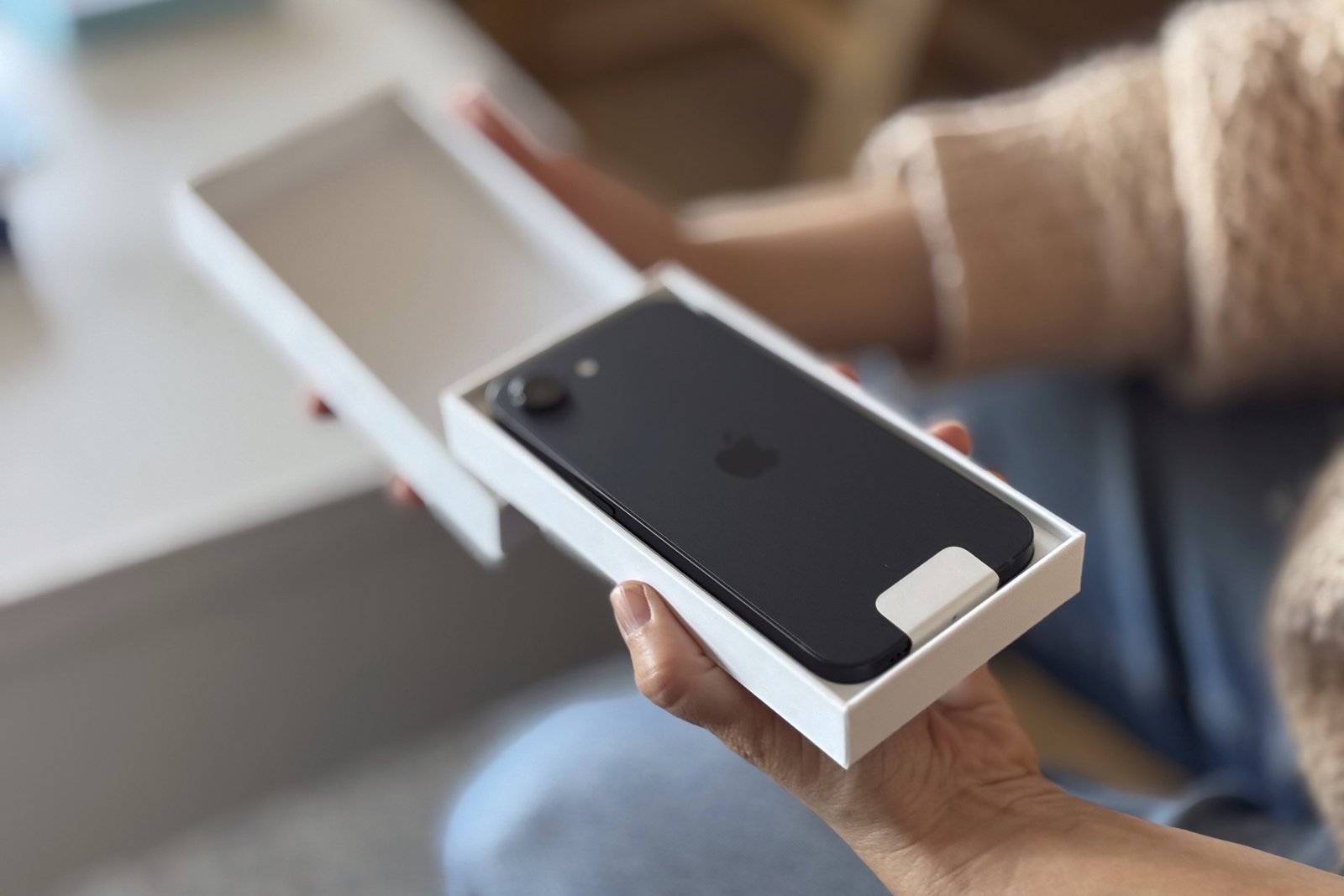 Apple's plan to the most iphones source from India can be double shot at China