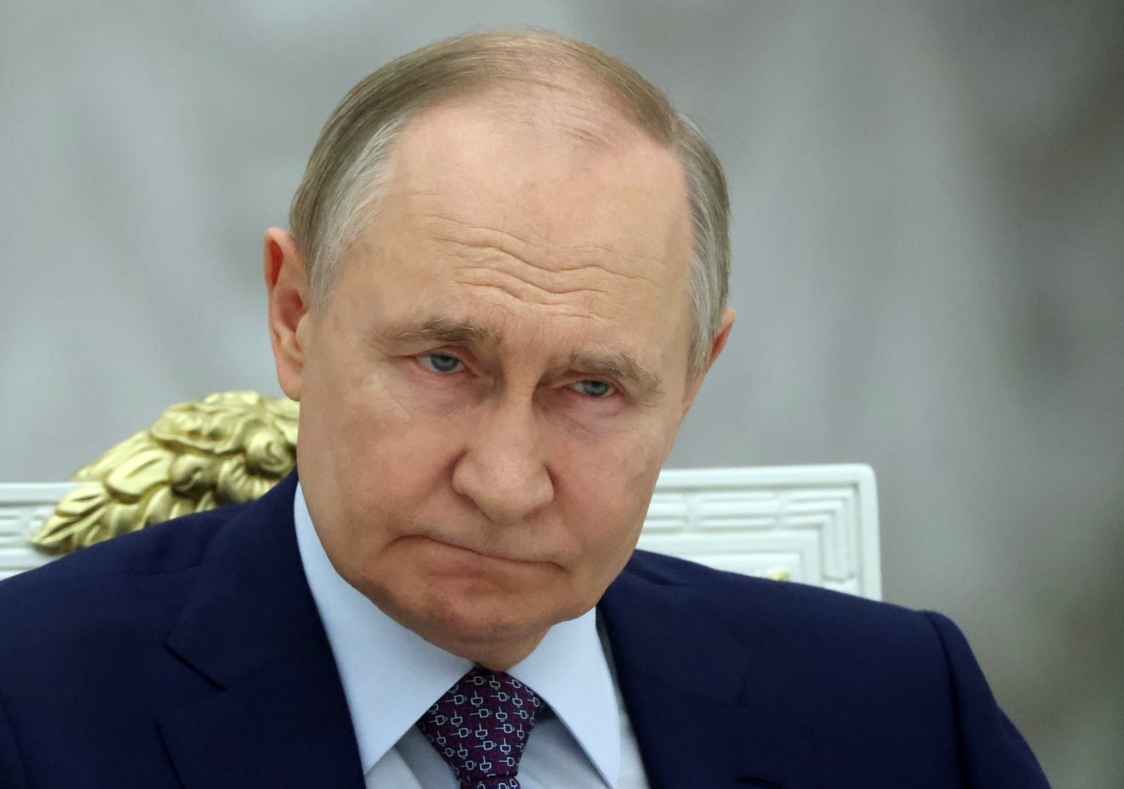 The Captive public: How many Russian opinions the Rose opinions