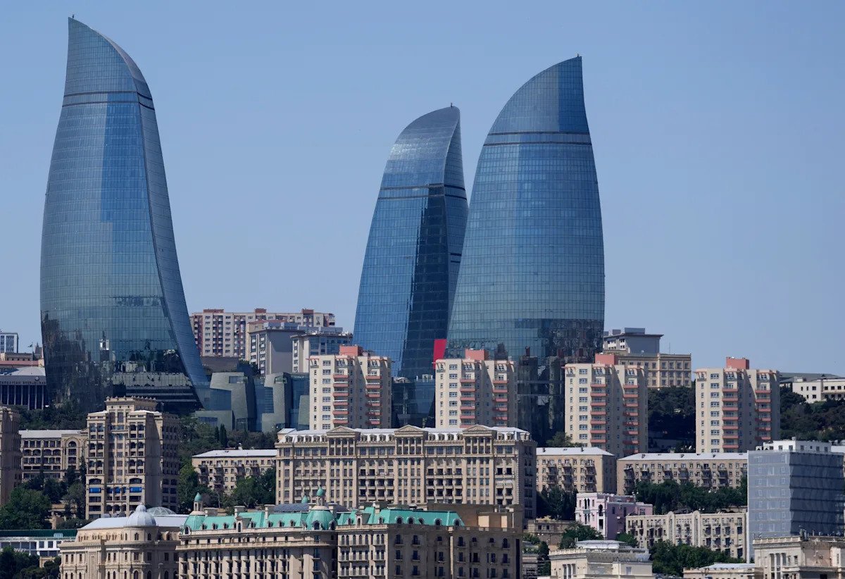 Azerbaijan has arrested 7 related to a Russian media outlet as a rift between Baku and deep fly