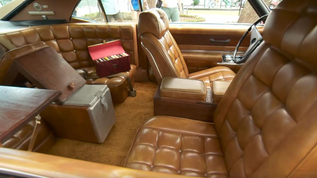 This Oledsmobile has a living room inside