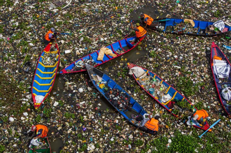 Indonesia inonomests to clean "the world's most contaminated river"