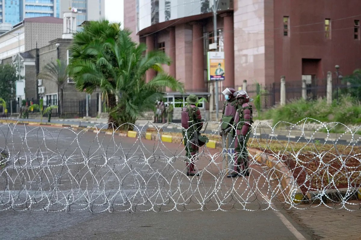 The police streets and firms closes in front of the protest protests in Kenya
