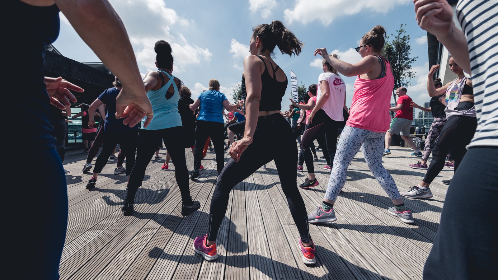 The city shuts down the popular dance class because of "moral standards"