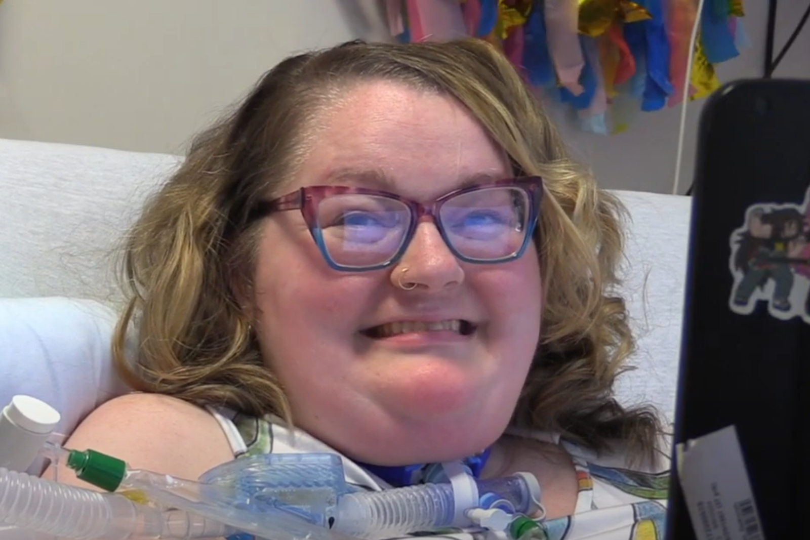 Look: Momenti woman with Alms recover the voice with AI