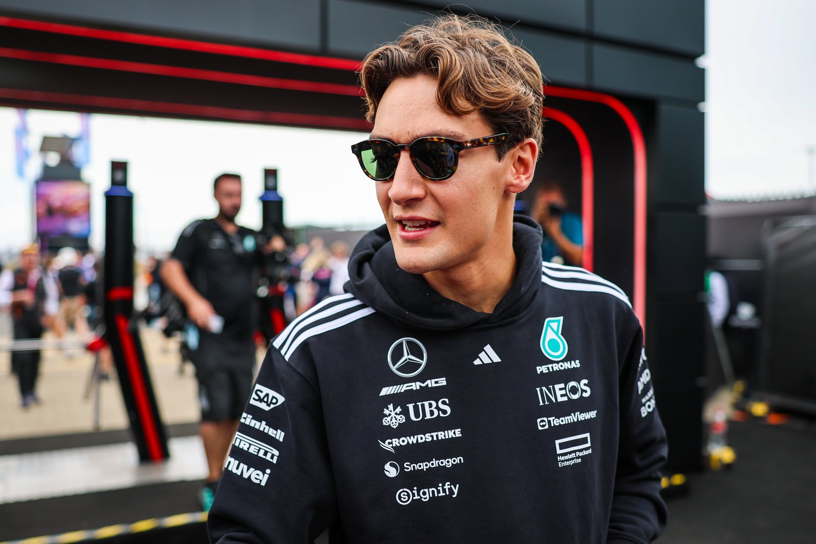 George Russell frustrate with an unusual tract of mercedes f1 car