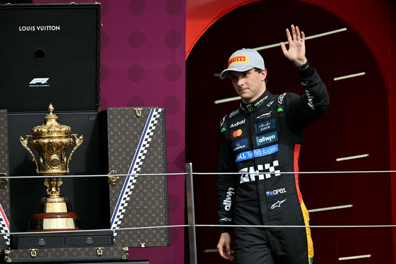 Zak brown gives Vendurd on British GP penis of Oscar plasters