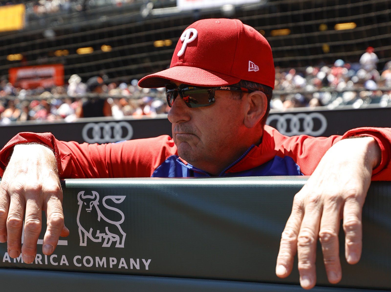 Phillie 'Rob Thomsson Facuis Change to Pue Wid Wid for Blocbuster Ad