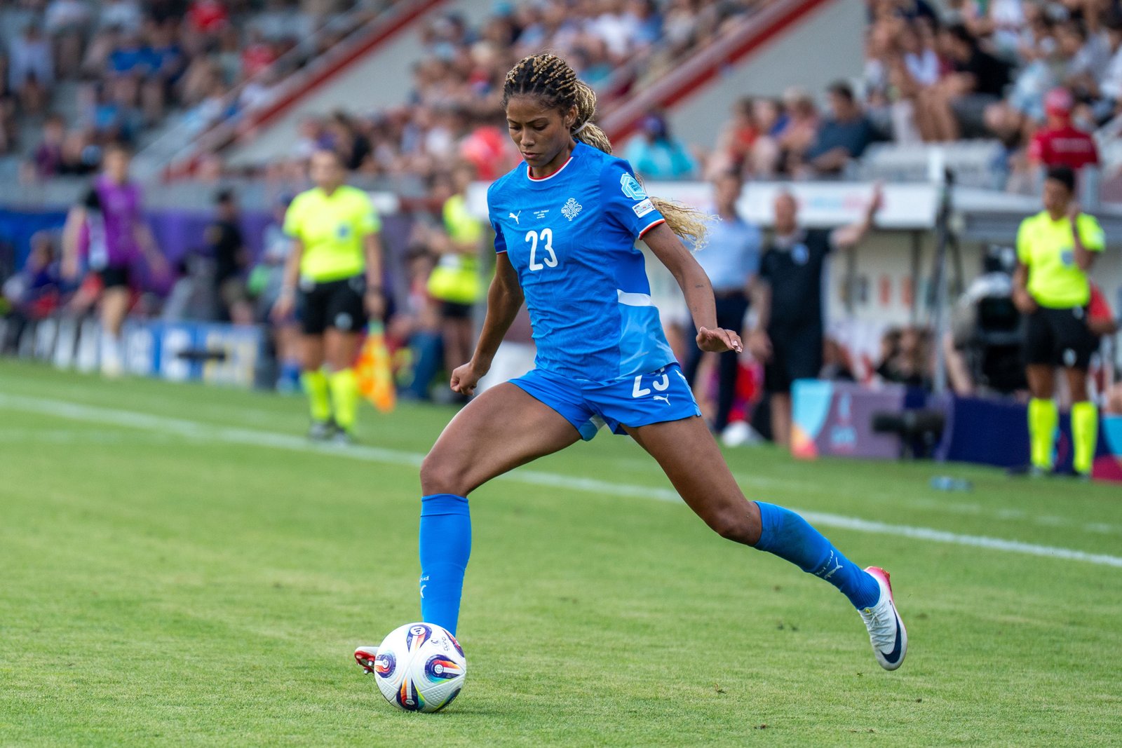 How to Swiss Watch vs Iceland: Living Stream TheEFA Font Women 2025, TV Channel