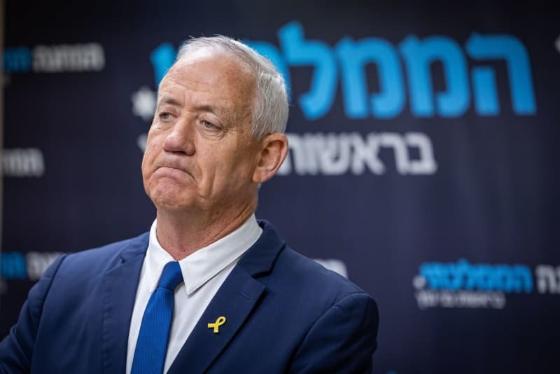 Gantz Considers Join Netanyahu government to push through the gaza hostage trait, Mk Confirm