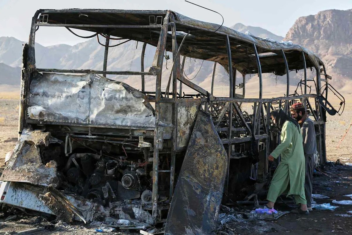 More than 70 birds, including a dozen children, after the bus catches in crash in crash