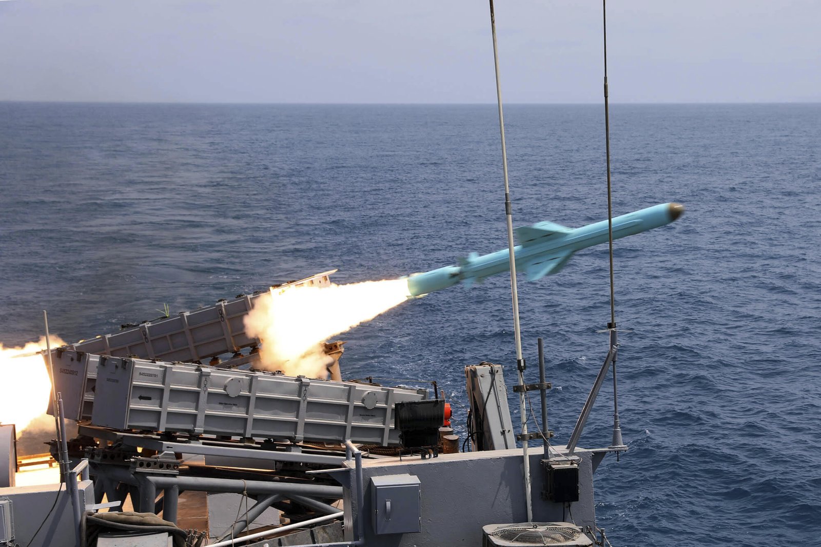 Video shows the Iran's missiles in warning to enemies