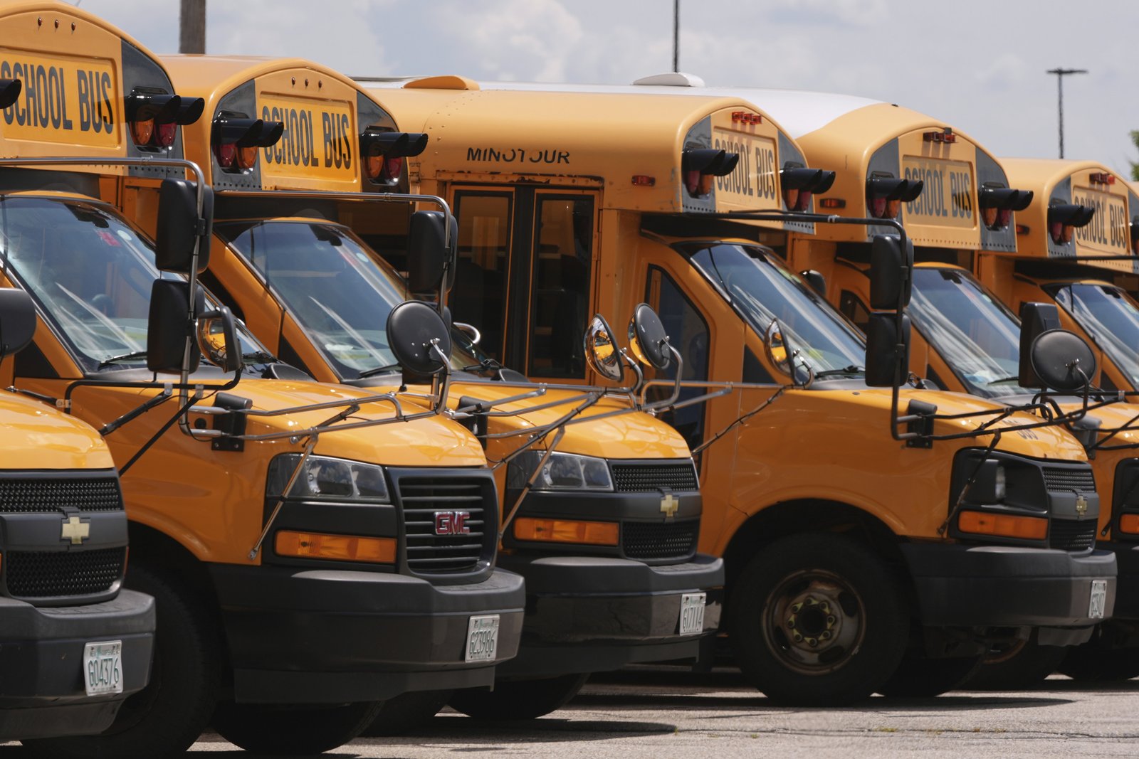 The school district cancel the classes of the person after parts stolen the bus