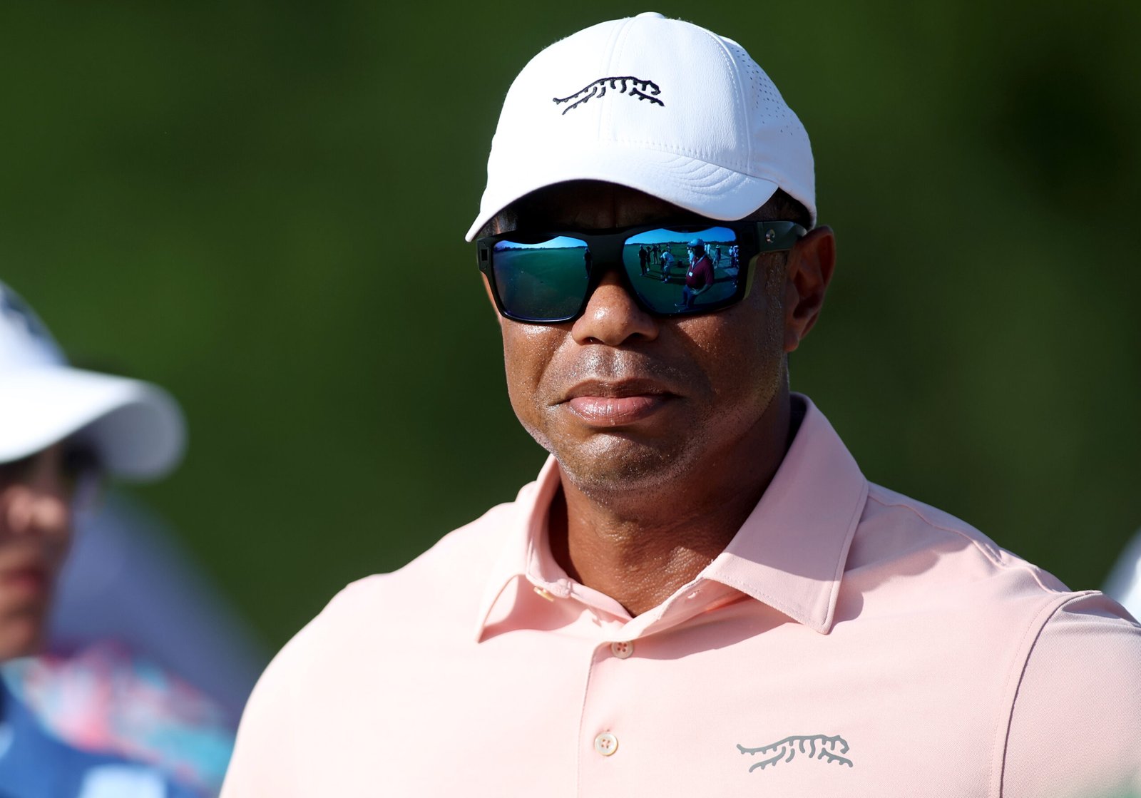 Tiger Woods take the new role for tourist boxing in advance of the Championship